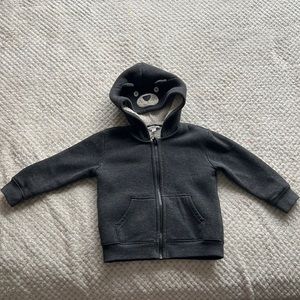 Hooded sweatshirt with pockets